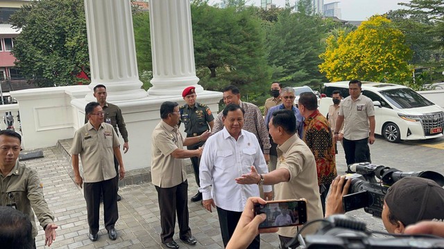 Prabowo Subianto silaturahmi dengan Persatuan Keluarga Besar (Purn) Polri di Kantor PP Polri Pusat, Jalan Darmawangsa III, Jakarta Selatan, Senin (15/4). Foto: Haya Syahira/kumparan