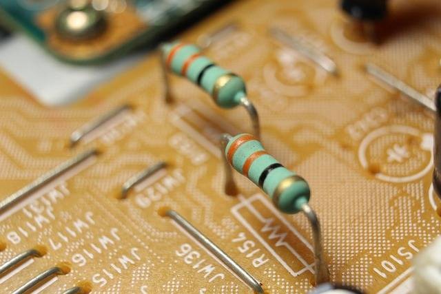 Ilustrasi Cara Menghitung Resistor. Foto: Pixabay/gosiak1980.