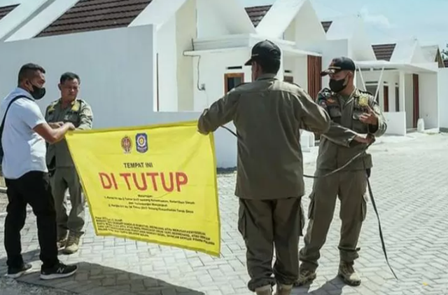 Penutupan proyek perumahan di Kalurahan Maguwoharjo, Sleman, oleh Satpol PP DIY. Foto: Satpol PP DIY