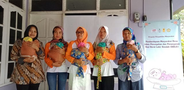 Perawatan Metode Kanguru (PMK) atau dikenal juga dengan istilah Kangaroo Mother Care (KMC)