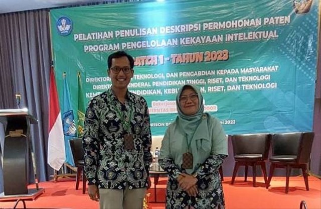 Dosen Program Studi Agribisnis UM Bandung yakni Indra Irjani Dewijanti dan Reza Fikri Alfatah berhasil menjadi inventor penerima pada Pelatihan Penulisan Deskripsi Permohonan Paten Batch-1 Kemendikbudristek tahun 2023.