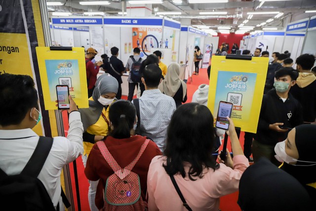Suasana di job fair yang digelar Pemprov DKI Jakarta di Thamrin City, Jakarta, Selasa (16/5/2023). Foto: Jamal Ramadhan/kumparan