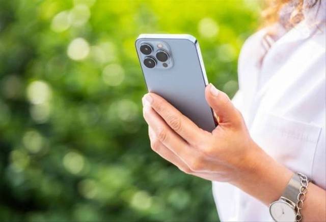 Ilustrasi cara mematikan mode hening di iPhone. Foto; Unsplash.com
