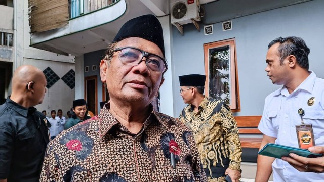 Menko Polhukam Mahfud MD saat di Ponpes Al Munawwir, Krapyak, Sewon, Kabupaten Bantul, Selasa (16/5/2023). Foto: Arfiansyah Panji Purnandaru/kumparan