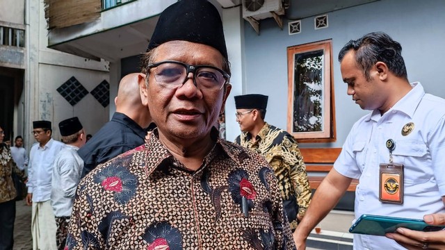 Menko Polhukam Mahfud MD saat di Ponpes Al Munawwir, Krapyak, Sewon, Kabupaten Bantul, Selasa (16/5/2023). Foto: Arfiansyah Panji Purnandaru/kumparan