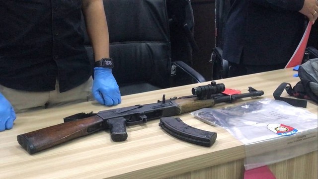 Barang bukti AK-47 milik lansia di ambon yang ditangkap. Foto: Dok. Istimewa
