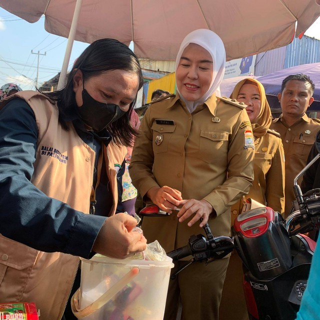 Wakil Wali Kota Palembang, Fitrianti Agustinda saat sidak di Pasar 26 Ilir. (ist)