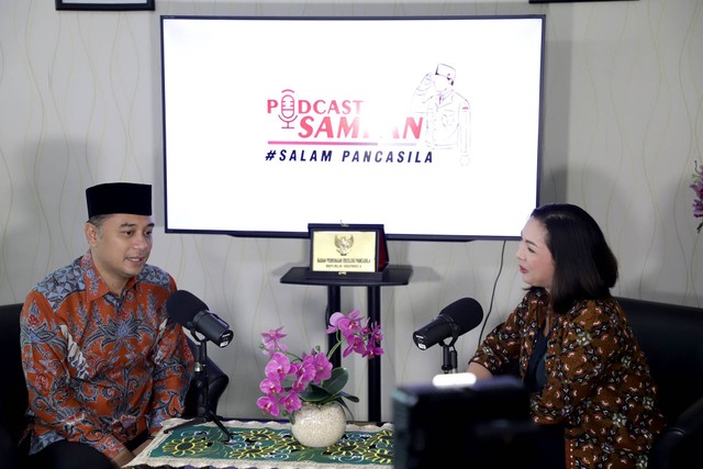 Eri saat podcast di kanal tematik Salam Pancasila (Sampan) Badan Pembinaan Ideologi Pancasila (BPIP) RI, di Universitas Islam Negeri Sunan Ampel (Uinsa) Surabaya, (16/5).