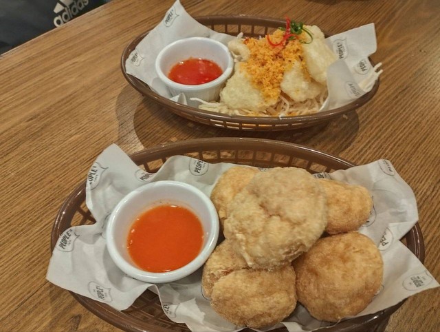 Street food yang ditawarkan cafe di Jogja. Foto: Maria Wulan/Tugu Jogja