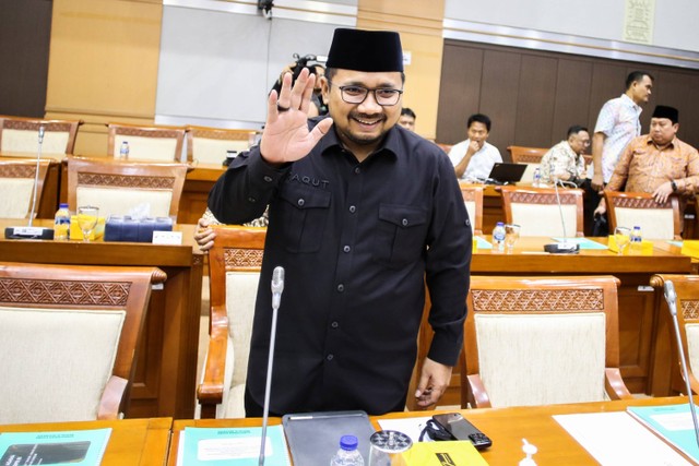 Menteri Agama Yaqut Cholil Qoumas mengikuti rapat kerja bersama Komisi VIII DPR di Kompleks Parlemen, Senayan, Jakarta, Rabu (17/5/2023). Foto: Rivan Awal Lingga/ANTARA FOTO
