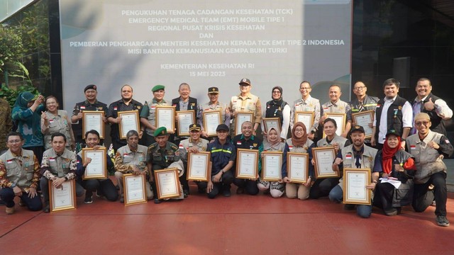 Kementerian Kesehatan Republik Indonesia menyematkan penghargaan kepada Tim Cadangan Kesehatan (TCK) Emergency Medical Team (EMT) tipe 2 yang mengemban tugas pada misi kemanusiaan Gempa Turki yang terjadi pada 6 Februari 2023. 