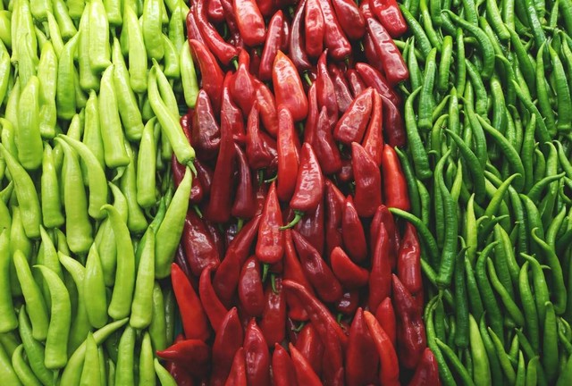 Ilustrasi mitos menanam cabe di depan rumah. Sumber: Pexels