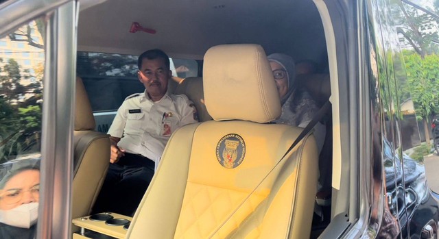 Satuan Kerja Perangkat Daerah Pemprov DKI Jakarta menggunakan mobil milik Sekreatriat Presiden saat ditemui di Kemendagri, Jakarta Pusat, Rabu (17/5). Foto: Haya Syahira/kumparan