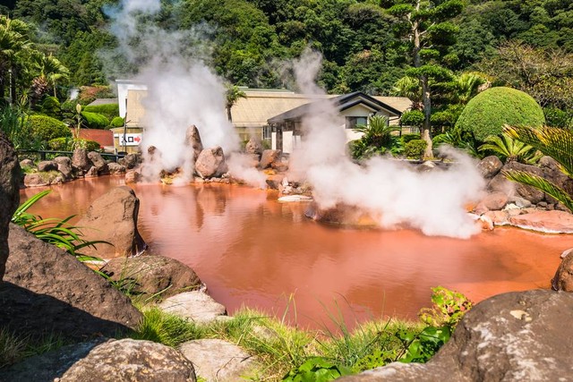 Chinoike Jigoku atau Kolam Neraka Darah di Jepang.  Foto: Shutter Stock