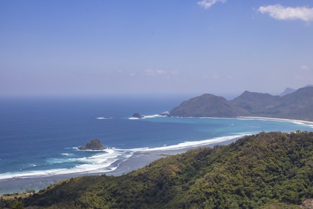 Puisi Pendek Estetik Bertema Alam Indonesia yang Cantik. Foto: Pexels/Adhista Raw.