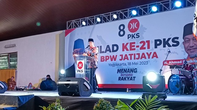 Anies Baswedan saat berpidato di acara Milad ke-21 PKS di Grha Wanabhakti Yasa, Umbulharjo, Kota Yogyakarta, Kamis (18/5/2023). Foto: Arfiansyah Panji Purnandaru/kumparan