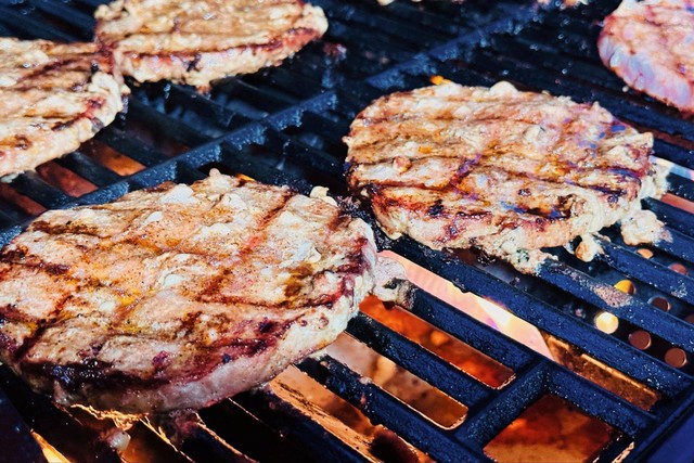 Gyusteak: Tempat Makan Steak Pinggir Jalan di Bandar Lampung, (12/5/2023) | Foto: Roza Hariqo/Lampung GehTomahawk di Gyusteak, (12/5/2023) | Foto: Roza Hariqo/Lampung Geh