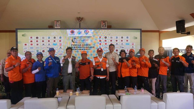 Disaster Management Center Dompet Dhuafa berkesempatan hadir merayakan puncak peringatan Hari Kesiapsiapsiagaan Bencana (HKB) tahun 2023 yang diselenggarakan oleh Badan Nasional Penanggulangan Bencana (BNPB) di Pendopo Kecamatan Karangbinangun, Kabupaten Lamongan, Jawa timur, Selasa (16/5/2023).
