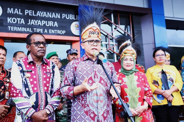 Menteri Pendayagunaan Aparatur Negara dan Reformasi Birokrasi Abdullah Azwar Anas dalam peresmian Mal Pelayanan Publik (MPP) di Jayapura, Jumat (19/05). Foto: KemenPANRB