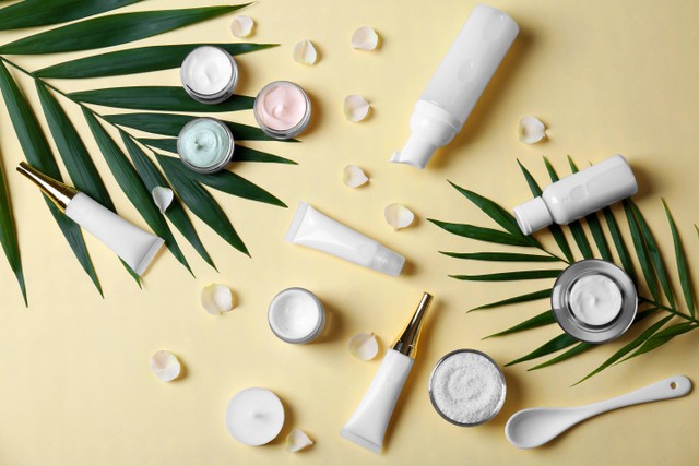 Ilustrasi Skincare dan Farmasi. Foto: ShutterStock