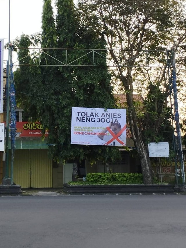 Muncul spanduk penolakan kedatangan Anies Baswedan di Yogyakarta.  Foto: Dok. Istimewa