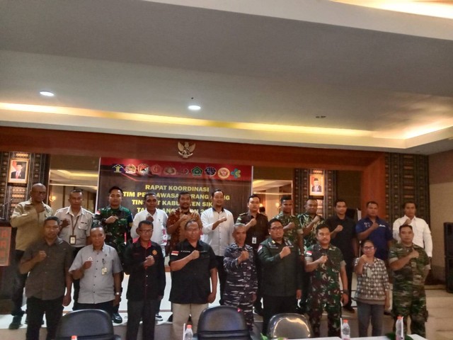 Keterangan foto: Pose bersama Tim Pengawasan Orang Asing (Tim PORA) usai rakor, Jumat (19/05/2023). 