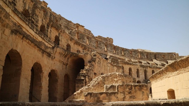 Foto: Tampak dalam Amphitheater El Djem yang masih kokoh (Dokumentasi Pribadi).