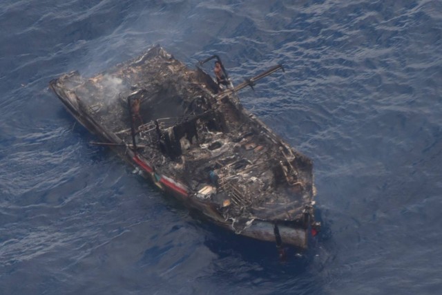 Kondisi kapal KM Serba Prima-8 GT 59 asal Cilacap yang terbakar di Samudra Hindia. Foto: Dok. Istimewa