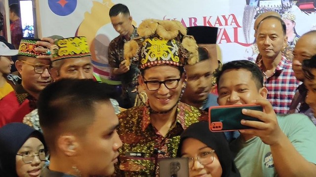 Menteri Pariwisata dan Ekonomi Kreatif (Menparekraf) Sandiaga Uno membuka Semarak Jejaring Kabupaten/Kota (JejaKK) Kreatif Indonesia. Foto: Intan Alliva Khansa/kumparan