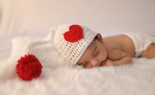 Ilustrasi puisi tentang bayi, Foto oleh Vatsal Bhatt di Unsplash