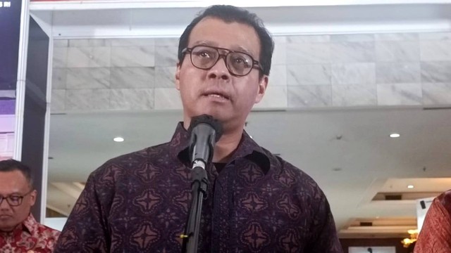 Gubernur Lembaga Ketahanan Nasional, Andi Widjajanto, dalam jumpa pers peluncuran 58 buku dalam rangka ultah ke-58 Lemhannas di Jakarta Pusat, Sabtu (20/5/2023). Foto: Thomas Bosco/kumparan