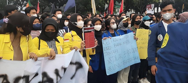 Mahasiswa melakukan aksi demonstrasi. Foto: dokumentasi pribadi