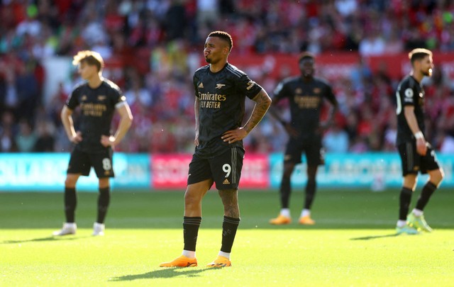 Pemain Arsenal, Gabriel Jesus, menunjukkan kekecewaannya kala bertandang ke markas Nottingham Forest di Vitality Stadium, Nottinghamshire, Inggris, dalam lanjutan Liga Inggris 2022/23 pada Sabtu (20/5). Foto: Carl Recine/Reuters