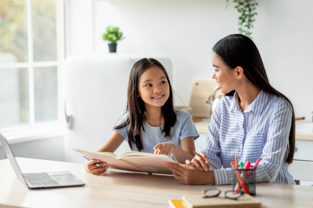 Ilustrasi ibu dan anak perempuan. Foto: Prostock-studio/Shutterstock