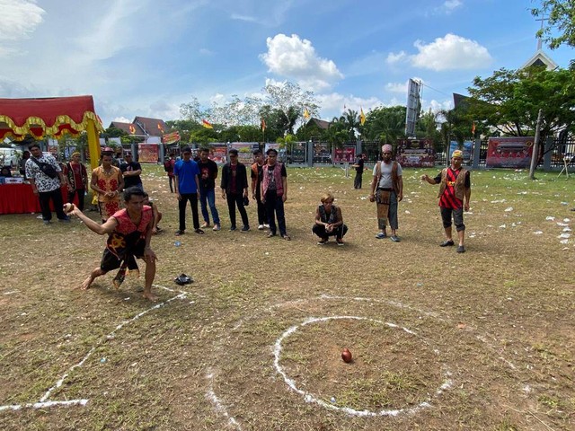 Lomba Pangkak Gasing di Pekan Gawai Dayak ke-37. Foto: Lydia Salsabila/Hi!Pontianak