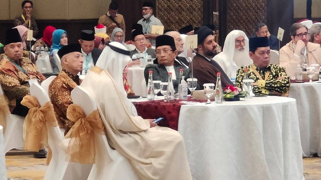 Imam Besar Masjid Istiqlal, Nasaruddin Umar dalam acara Konferensi Internasional Agama, Perdamaian dan Peradaban di Hotel Sultan, Jakarta, Minggu (21/5).  Foto: Zamachsyari/kumparan