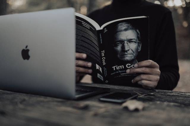 Ilustrasi sebutkan ciri-ciri teks biografi, sumber foto: Adil/Pexels.com