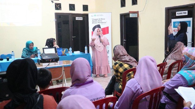 Kolaborasi Dosen dan Mahasiswa Sekolah Vokasi IPB, Edukasi Gizi di Desa Karacak