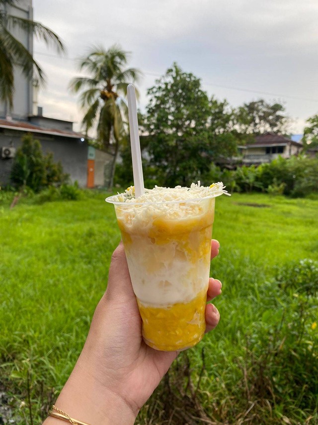 Es jagung Hawai dijual seharga Rp 5.000. Foto: Siti Annisa Aini/Hi!Pontianak