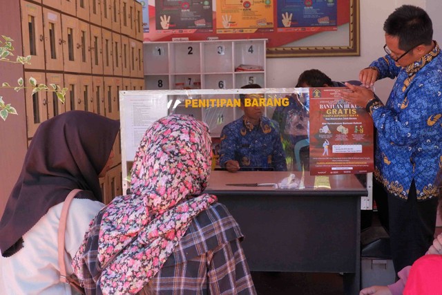 Pemilihan Tempat Strategis Pemasangan Pamflet Bantuan Hukum