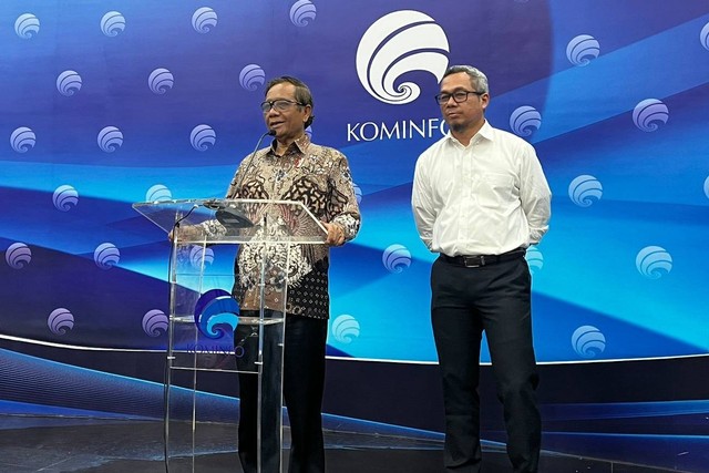 Plt Menkominfo Mahfud MD di Kemenkominfo, Jakarta Pusat, Senin (22/5).  Foto: Haya Syahira/kumparan