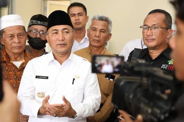 Pj Bupati Muba, Apriyadi, menyatakan akan memberikan THR kepada pegawai honorer. (dok. Pemkab Muba)