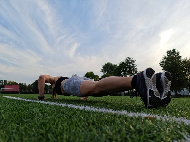 Cara Push Up yang Benar, Fot Unsplash/Monika Kabise