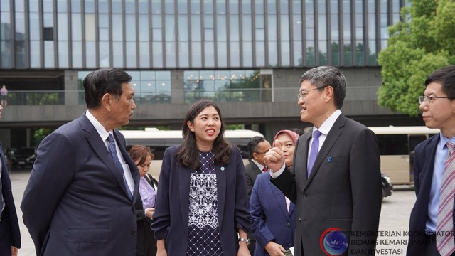 Menteri Koordinator Bidang Kemaritiman dan Investasi Luhut Binsar Pandjaitan bertemu dengan Universitas Zhejiang dalam kunjungannya ke China, Senin (22/5)
