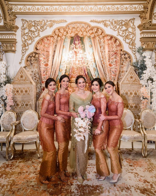 Febby Rastanty kenang upaya Enzy Storia cari jodoh. Foto: Instagram/@febbyrastanty