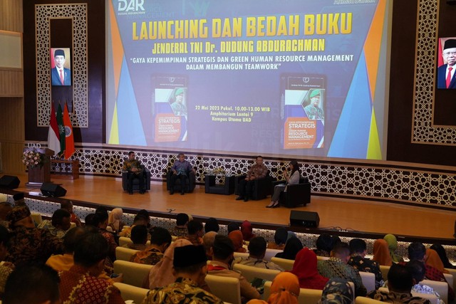 Launching dan Bedah Buku karya KASAD Jenderal TNI Dudung Abdurachman di Universitas Ahmad Dahlan (UAD) (Foto: Humas dan Protokol UAD)