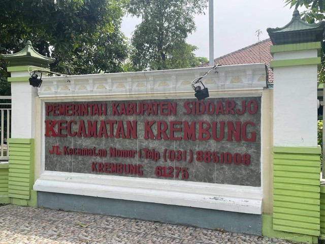 Sumber : Dokumen Pribadi (Foto Depan Kantor Kecamatan Krembung, Sidoarjo, Jawa Timur)