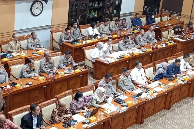 Kapolda Metro Jaya Irjel Pol Karyoto mengikuti Rapat Dengar Pendapat (RDP) bersama Komisi III DPR RI di Gedung DPR Jakarta, Selasa (23/5). Foto: Zamachsyari/kumparan