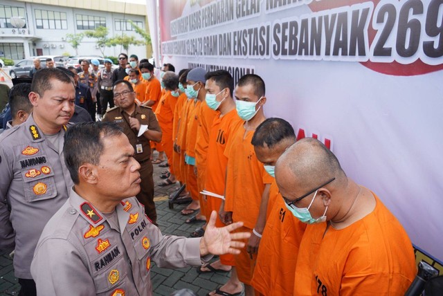 Wakapolda Riau Brigjen Pol Kasihan Rahmadi Introgasi Oknum Sipir Lapas Narkotika Pekanbaru dok Istimewa