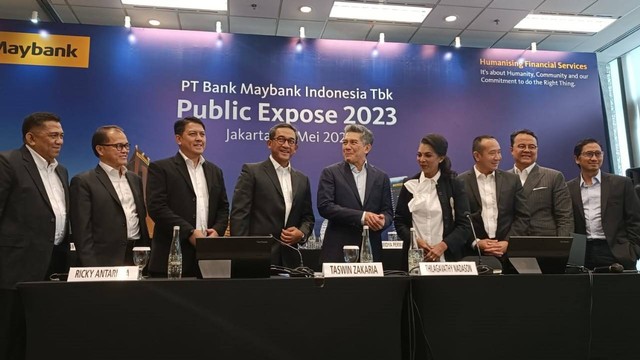 Direksi PT Maybank Indonesia Tbk (BNII) dalam paparan publik di Gedung Senayan 3, Selasa (23/5/2023).  Foto: Ghinaa Rahmatika/kumparan